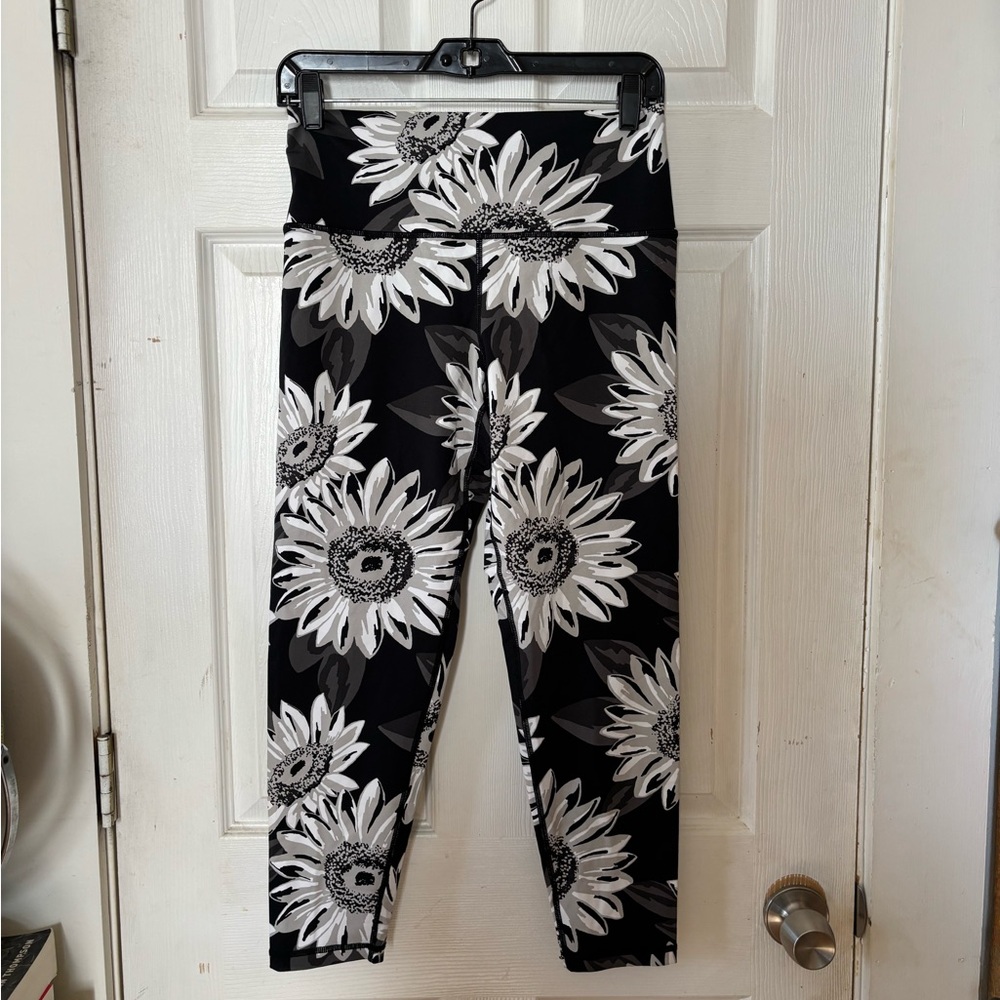 Aerie Chill Play Move Daisy Leggings Size Large